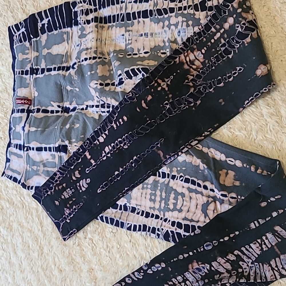 EUC Hard tail tie dye legging